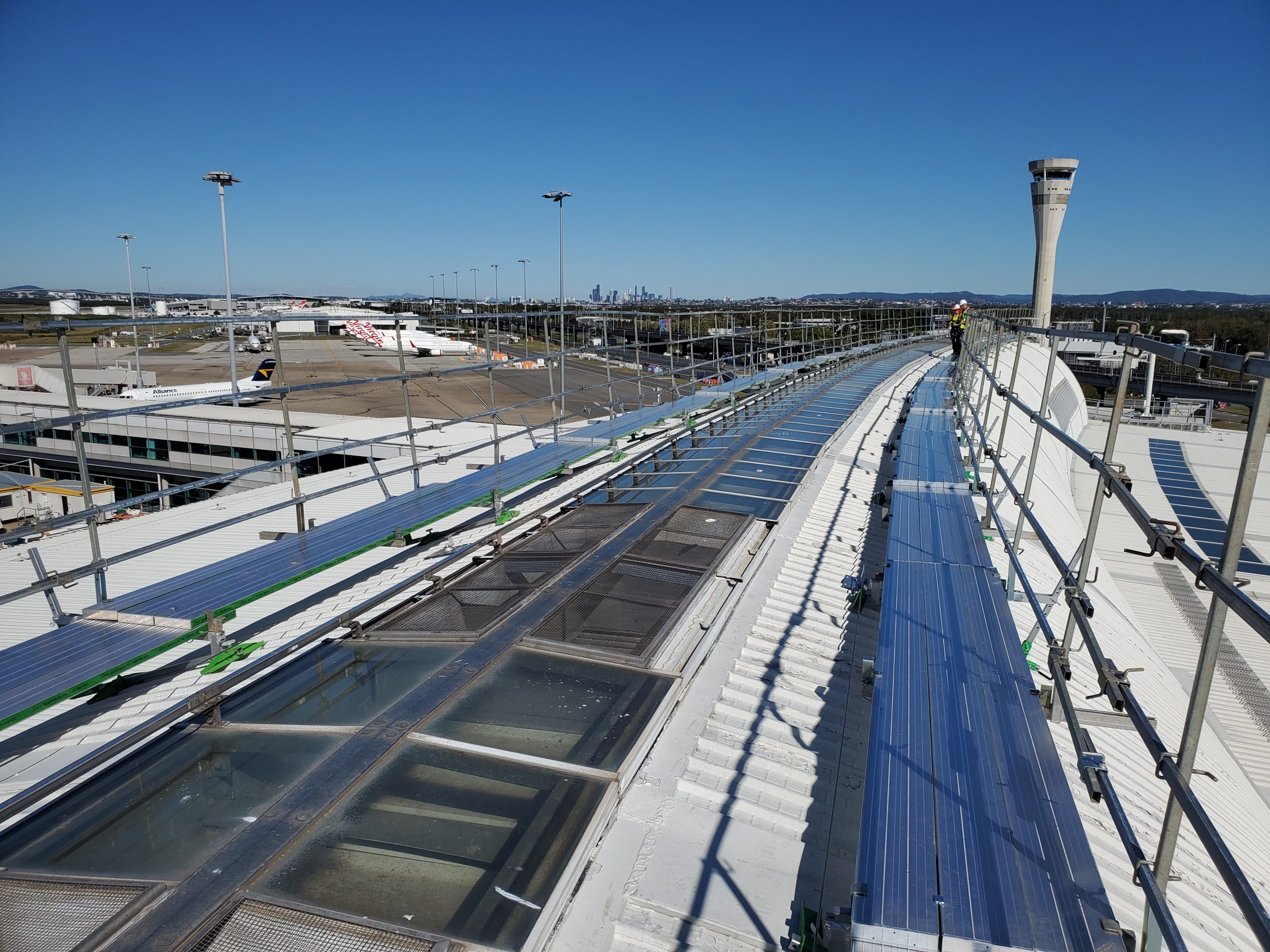 brisbane airport roof under construction