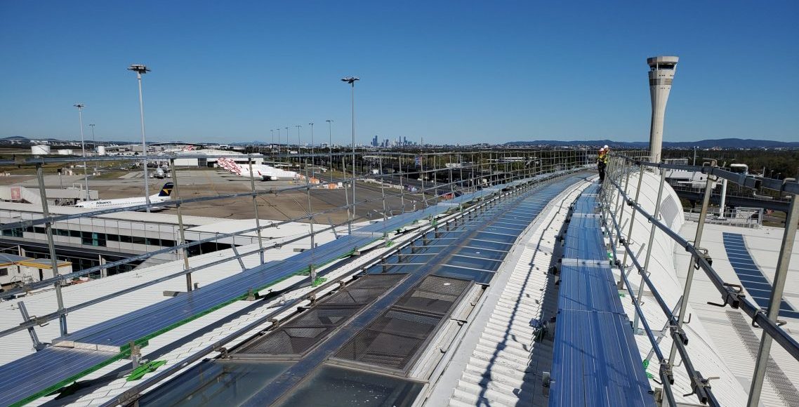 brisbane airport roof under construction